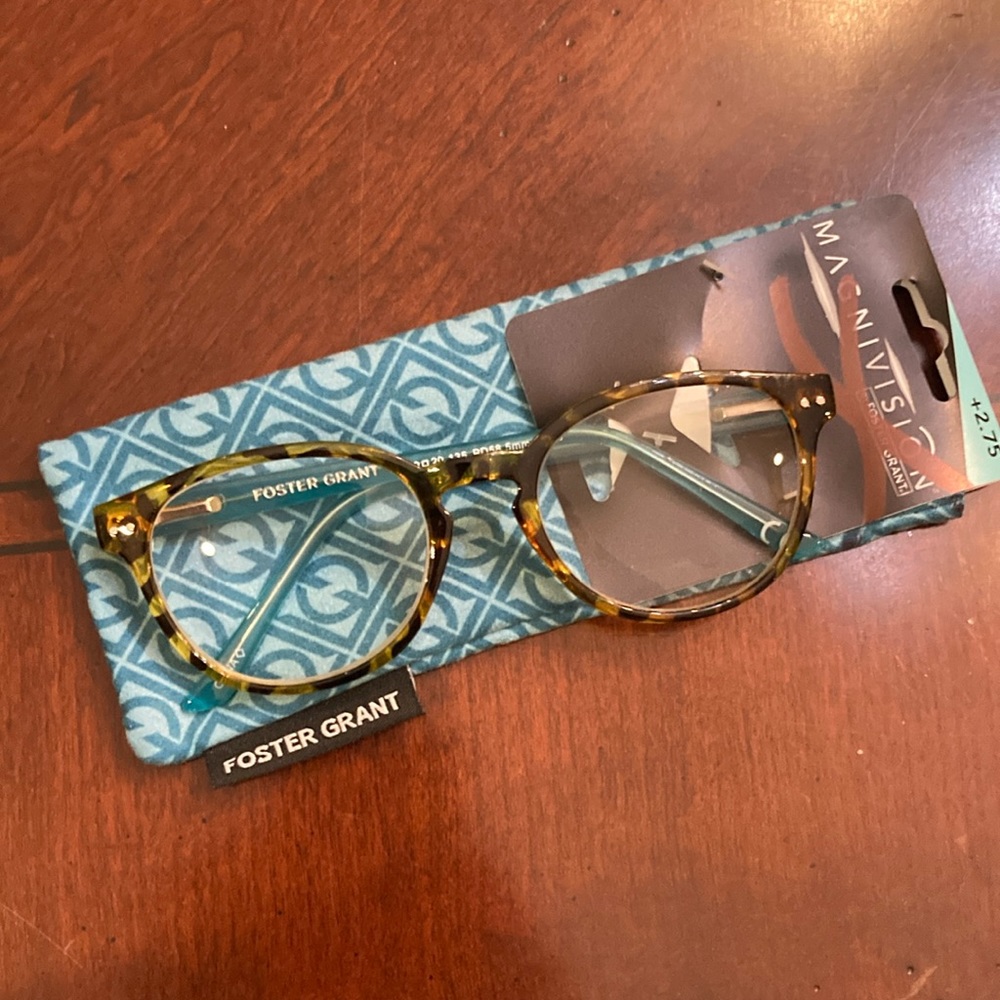 NWT Magnivision by Foster Grant readers and case.